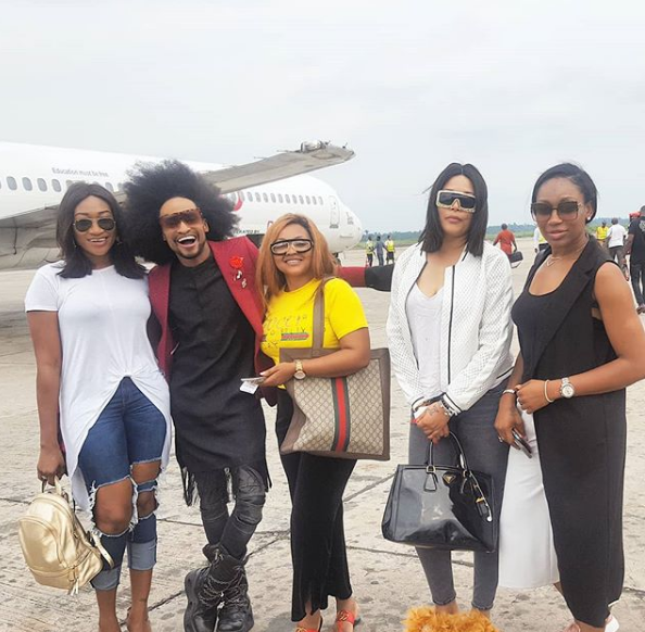 Denrele refers to himself as a lady as he poses with 4 actresses