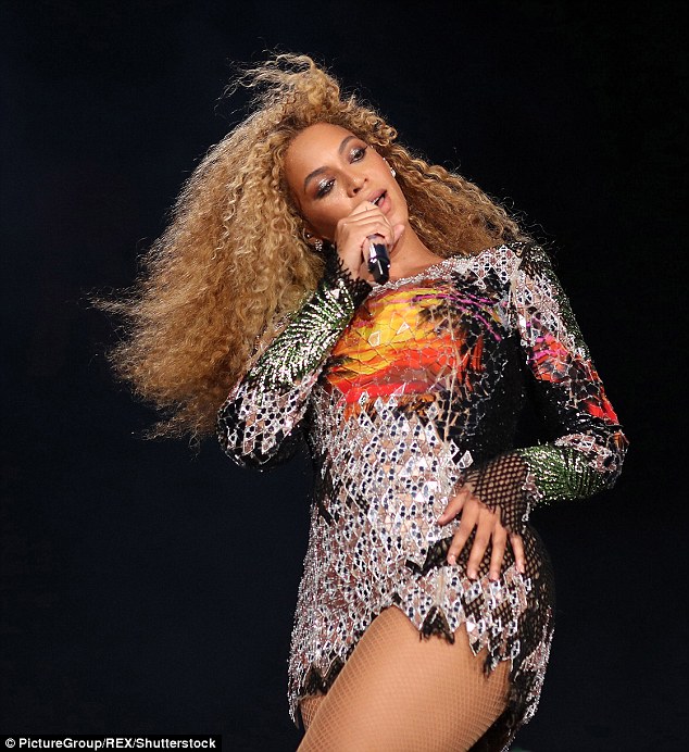 Beyonce Fuels Pregnancy Rumours As She Cradles Her Stomach During Performance In Rome (Photos) %Post Title