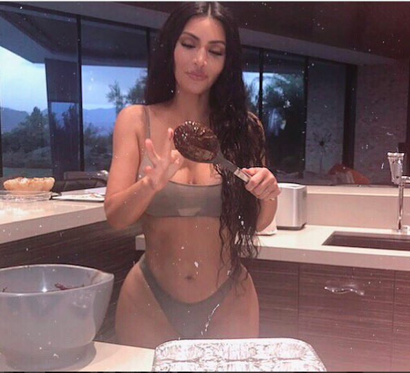 Reality TV Star, Kim Kardashian Strips Almost Unclad To Bake In Her Home (Photo) %Post Title